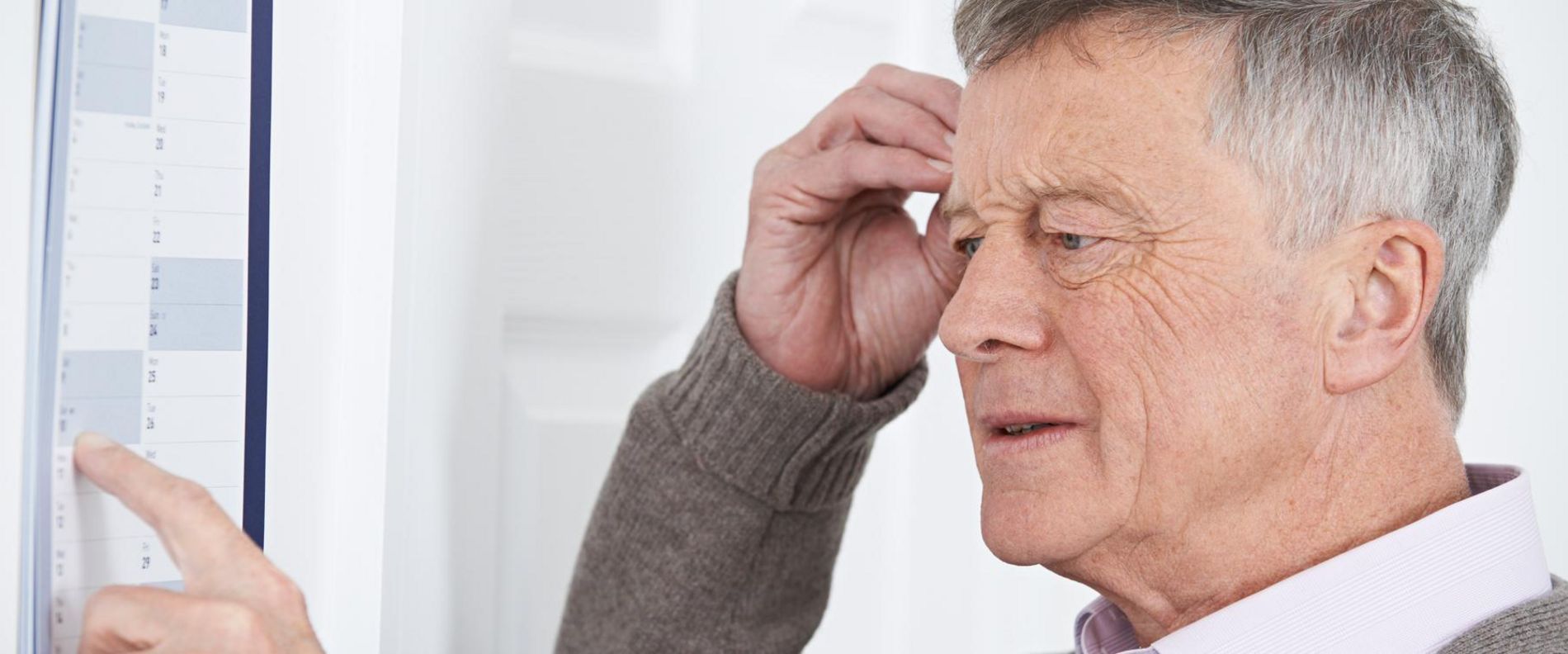 Älterer Mann versucht sich zu erinnern, Symbolbild Demenz